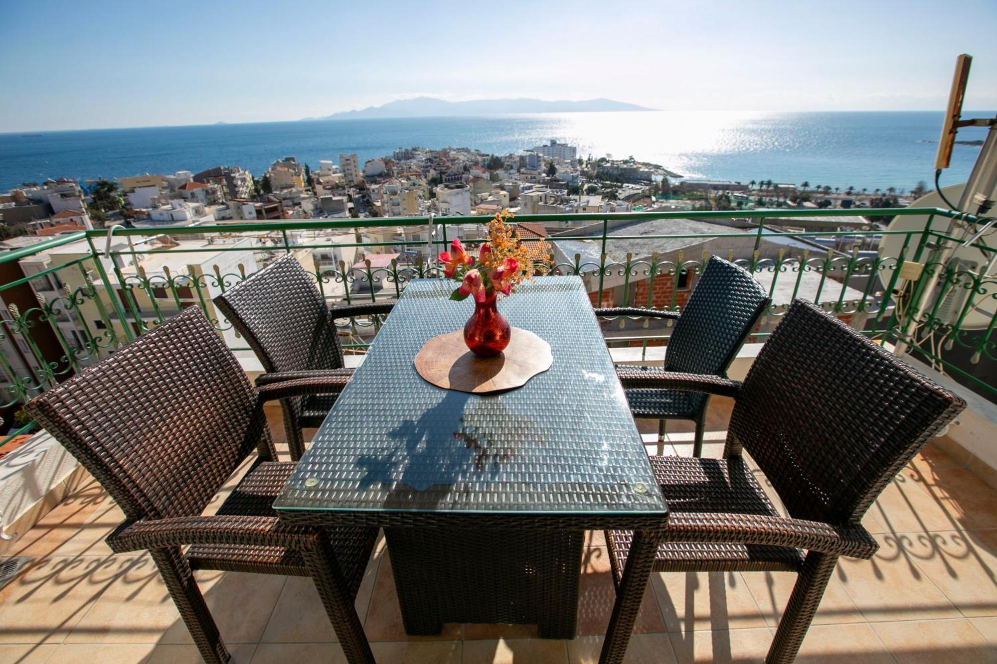Blue Sky Appartment Kavala Esterno foto